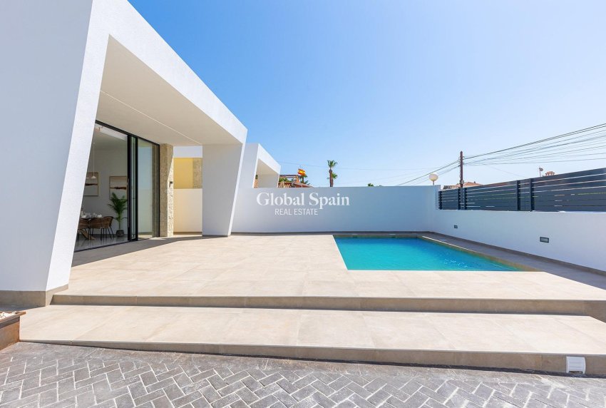 Odsprzedaż - WILLA  -
TORREVIEJA - LOS BALCONES - LOS ALTOS