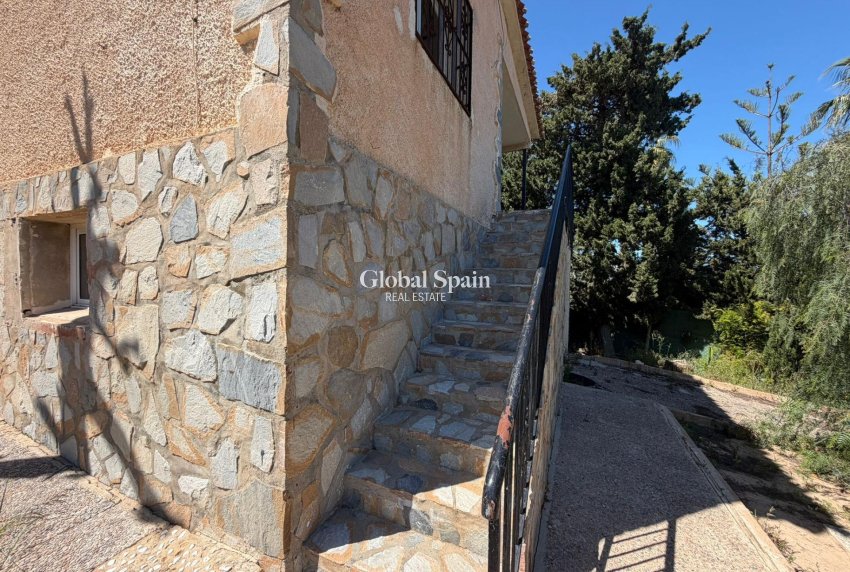 Odsprzedaż - WILLA  -
TORREVIEJA - LOS BALCONES - LOS ALTOS