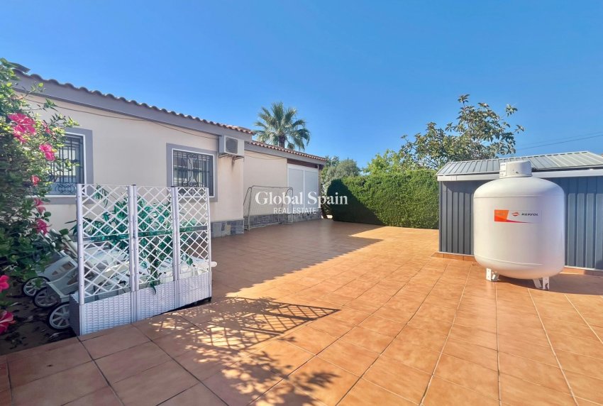 Odsprzedaż - WILLA  -
TORREVIEJA - LOS BALCONES - LOS ALTOS