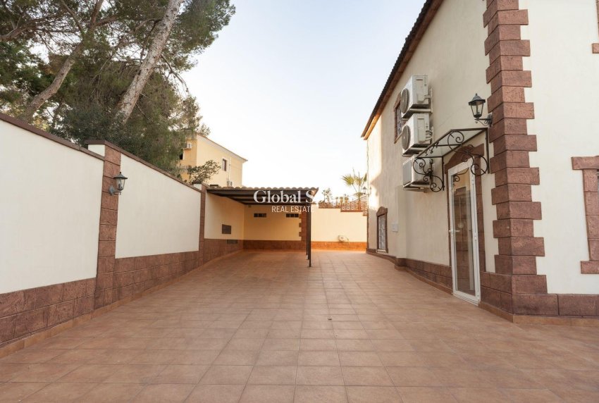Odsprzedaż - WILLA  -
TORREVIEJA - LOS BALCONES - LOS ALTOS