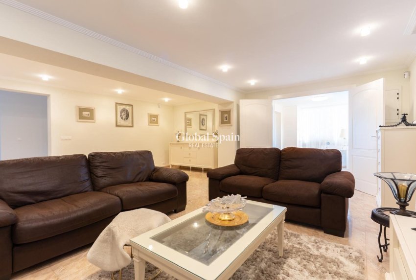 Odsprzedaż - WILLA  -
TORREVIEJA - LOS BALCONES - LOS ALTOS