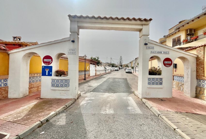 Odsprzedaż - WILLA  -
TORREVIEJA - LOS BALCONES - LOS ALTOS