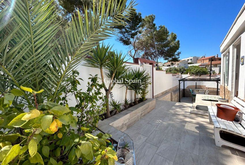 Odsprzedaż - WILLA  -
TORREVIEJA - LOS BALCONES - LOS ALTOS