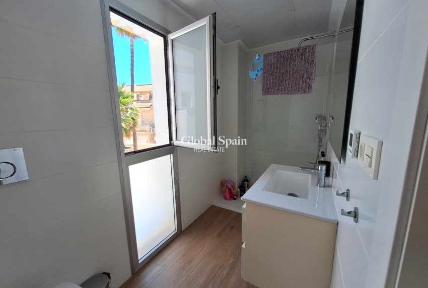 Odsprzedaż - WILLA  -
TORREVIEJA - Los Frutales
