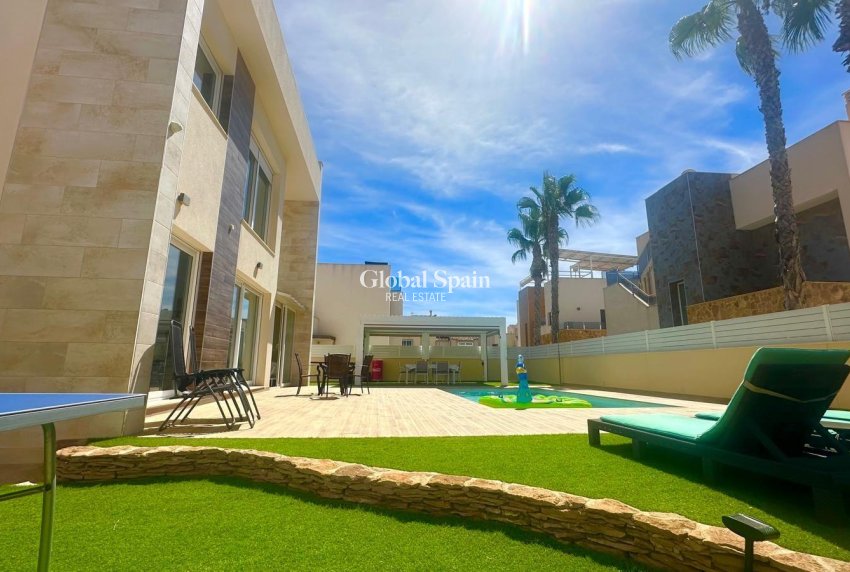 Odsprzedaż - WILLA  -
TORREVIEJA - Miramar - Torre Del Moro