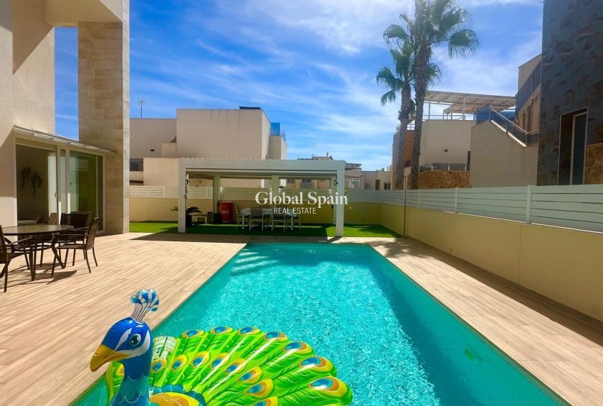 Odsprzedaż - WILLA  -
TORREVIEJA - Miramar - Torre Del Moro