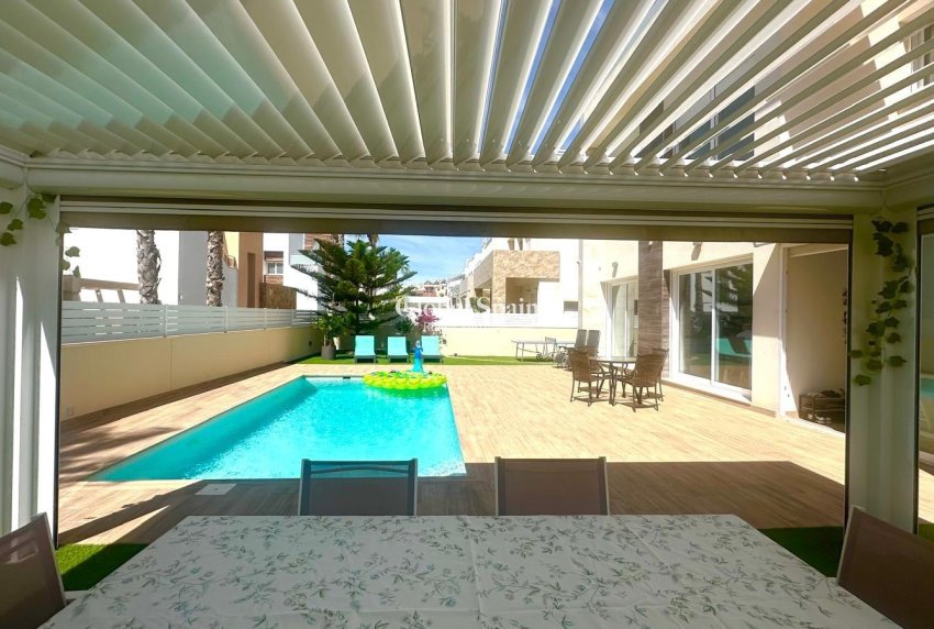 Odsprzedaż - WILLA  -
TORREVIEJA - Miramar - Torre Del Moro