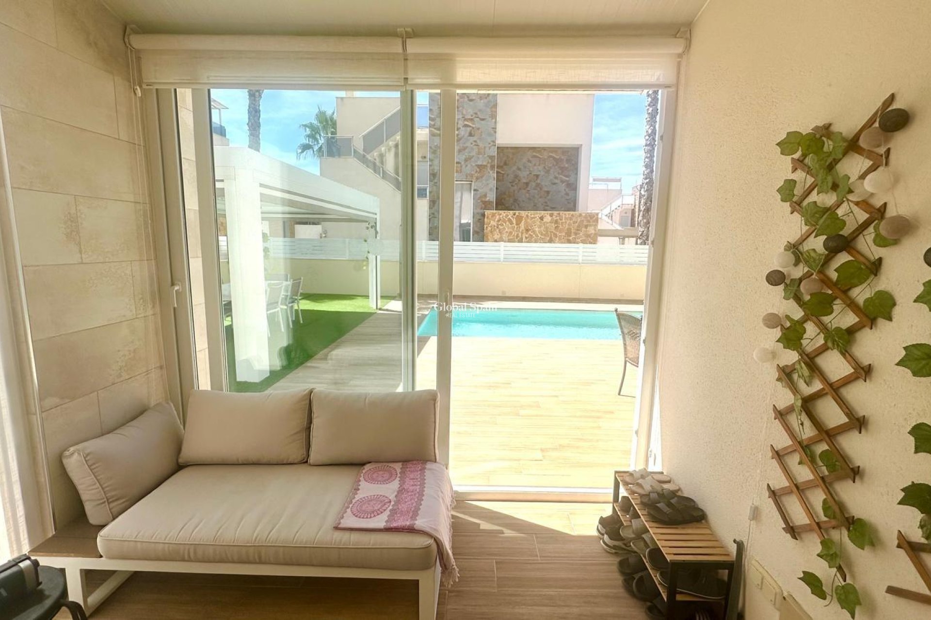 Odsprzedaż - WILLA  -
TORREVIEJA - Miramar - Torre Del Moro