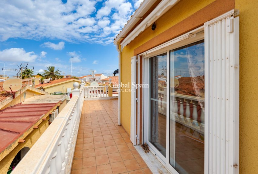 Odsprzedaż - WILLA  -
TORREVIEJA - Playa de los Locos