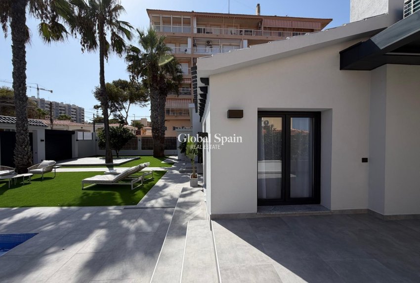 Odsprzedaż - WILLA  -
TORREVIEJA - Punta Prima