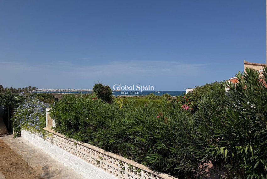 Odsprzedaż - WILLA  -
TORREVIEJA - Punta Prima