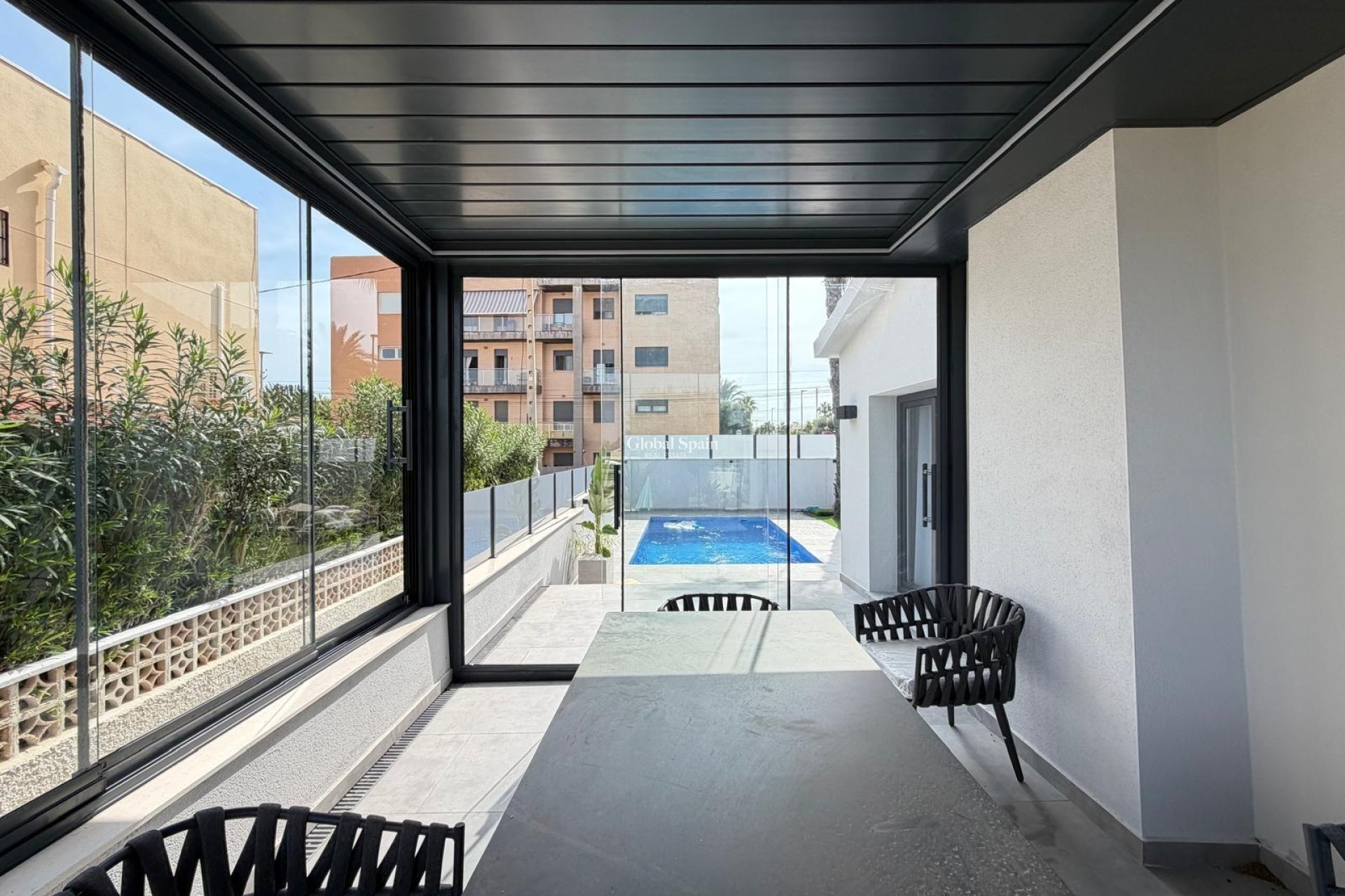 Odsprzedaż - WILLA  -
TORREVIEJA - Punta Prima
