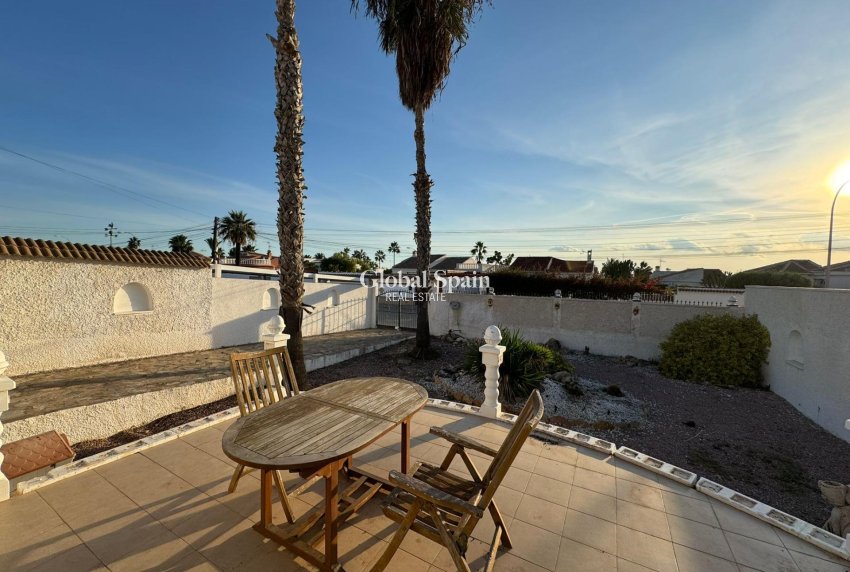 Odsprzedaż - WILLA  -
TORREVIEJA - San luis