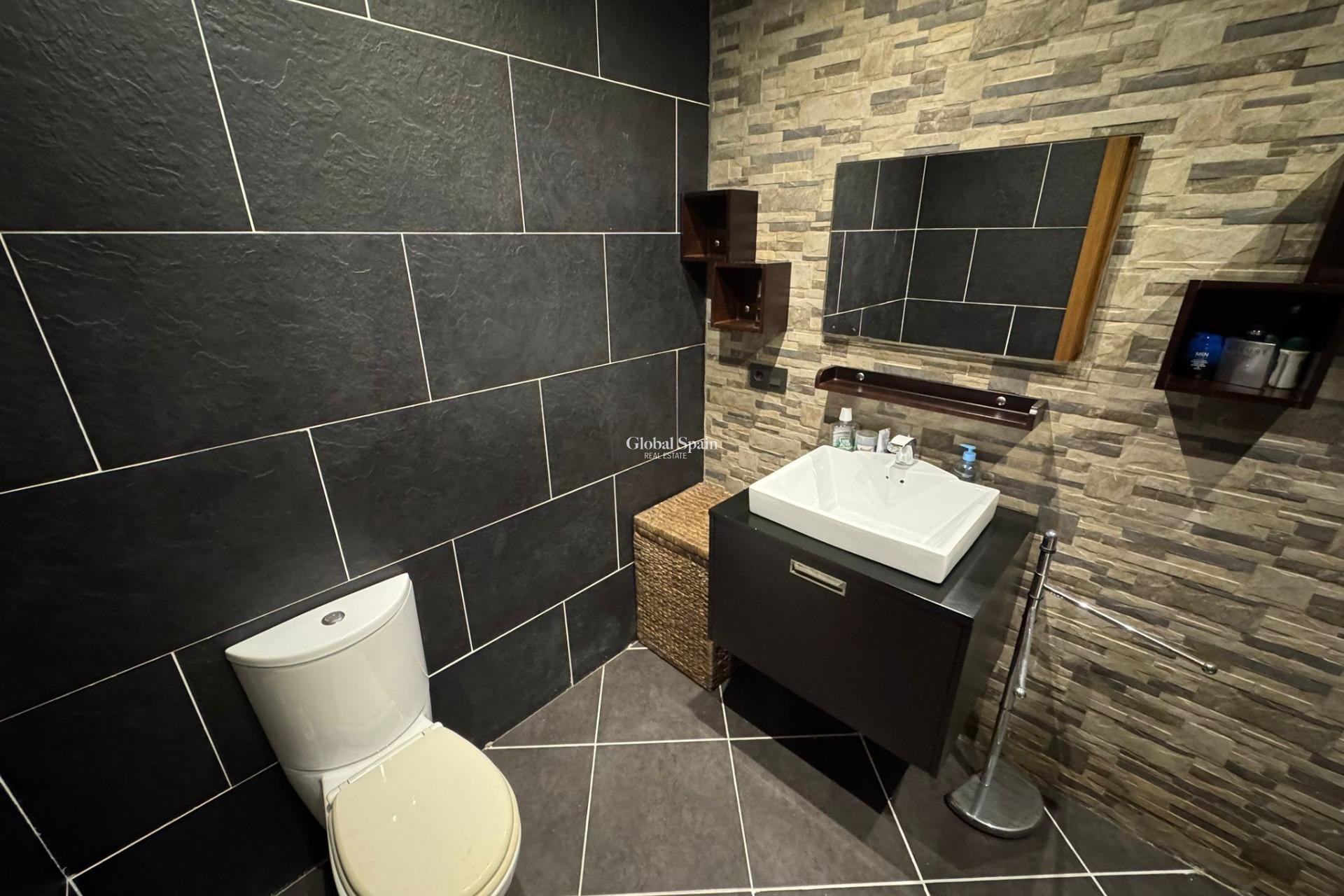 Odsprzedaż - WILLA  -
TORREVIEJA - San luis