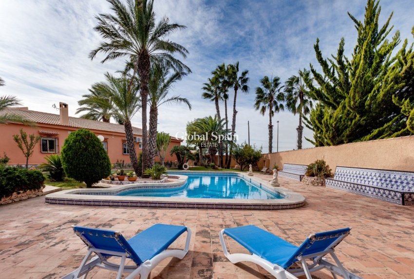 Odsprzedaż - WILLA  -
TORREVIEJA - San Luis