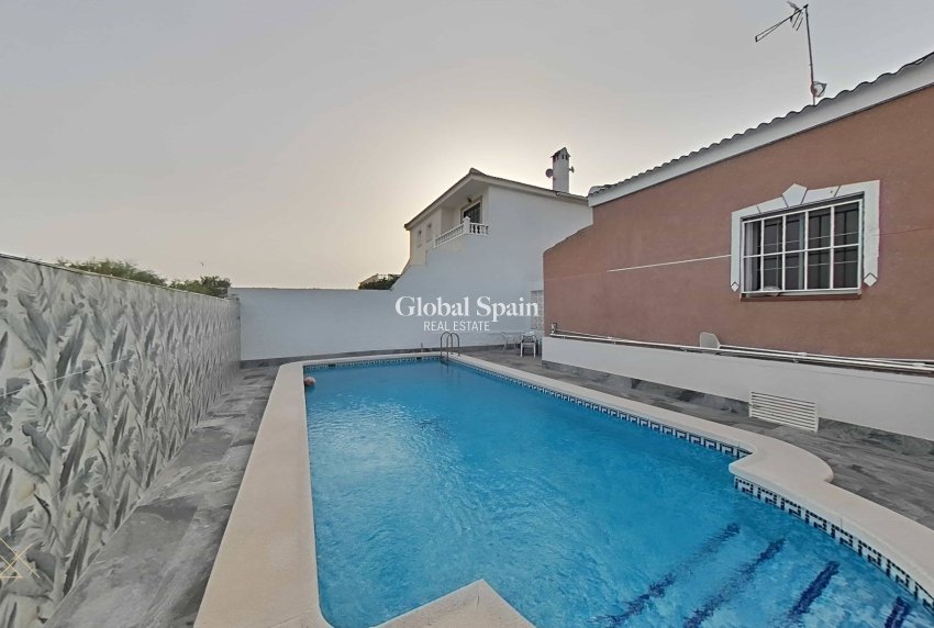 Odsprzedaż - WILLA  -
TORREVIEJA - San Luis