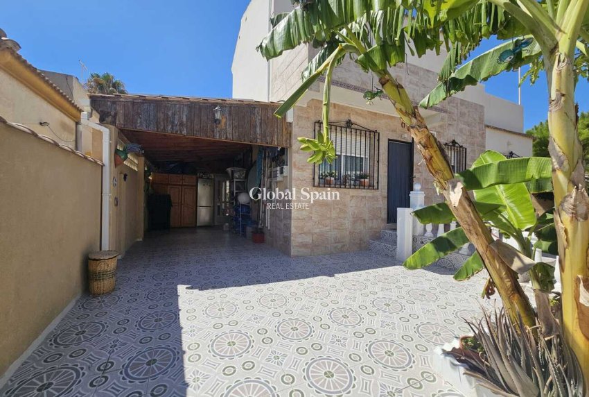 Odsprzedaż - WILLA  -
TORREVIEJA - Torre del Moro