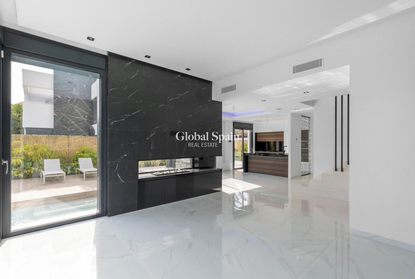 Odsprzedaż - WILLA  -
TORREVIEJA - Torreta Florida