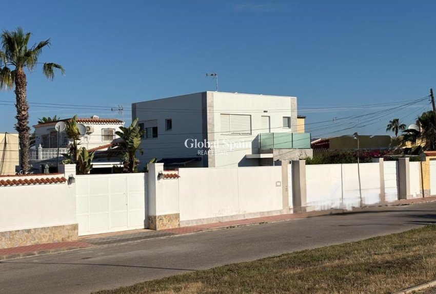 Odsprzedaż - WILLA  -
TORREVIEJA - Torreta Florida