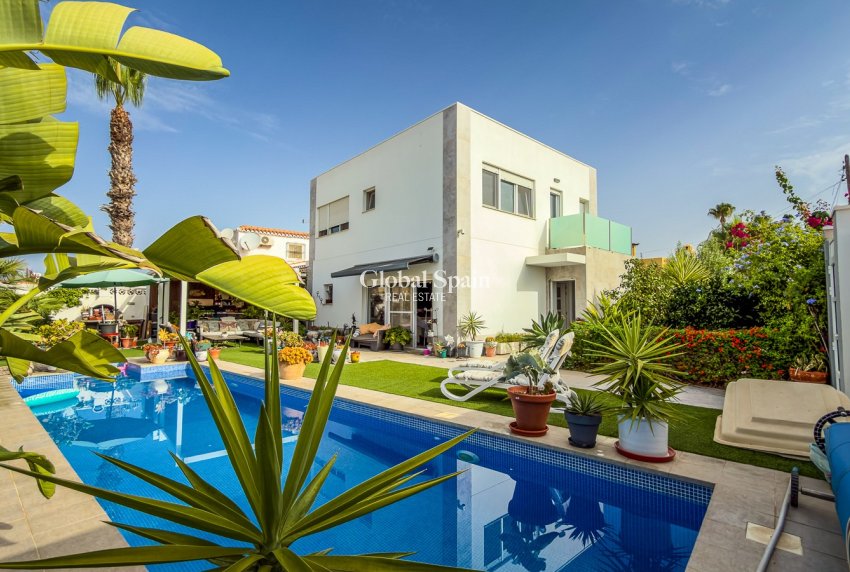 Odsprzedaż - WILLA  -
TORREVIEJA - Torreta - Florida