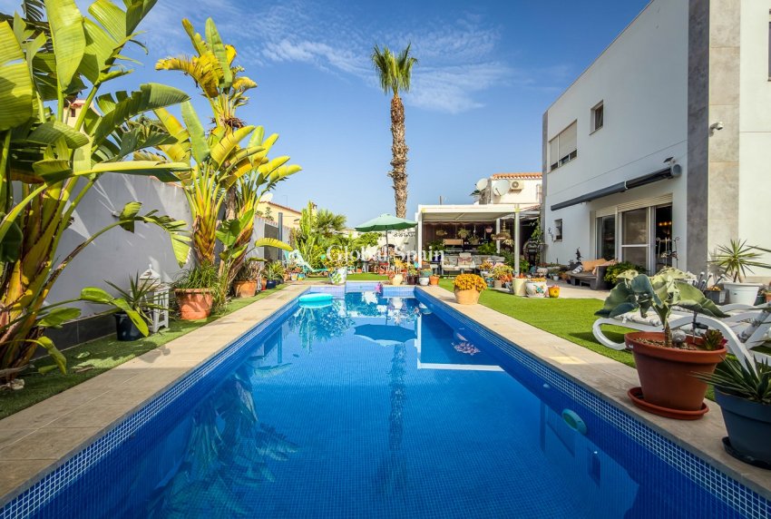 Odsprzedaż - WILLA  -
TORREVIEJA - Torreta - Florida