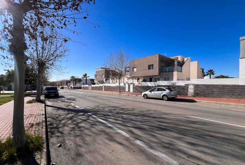 Odsprzedaż - WILLA  -
TORREVIEJA - Torrevieja