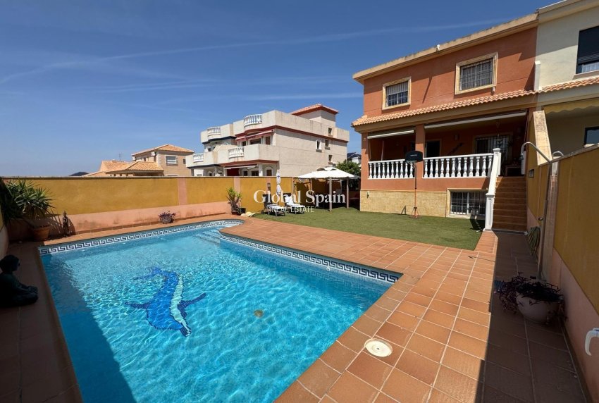 Odsprzedaż - WILLA  -
TORREVIEJA - Zona Los Frutales