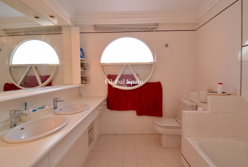 Odsprzedaż - Willa -
TORREVIEJA - 