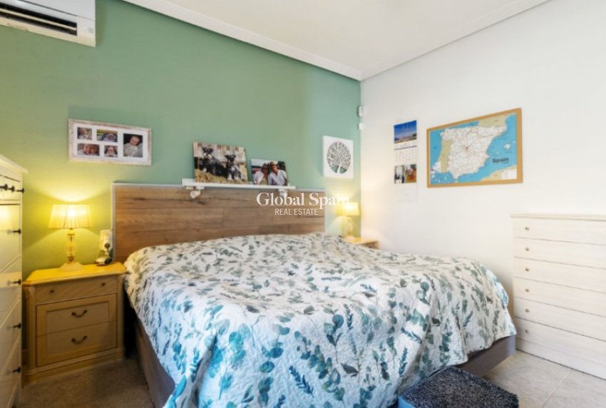 Odsprzedaż - WILLA  -
TORREVIEJA - 