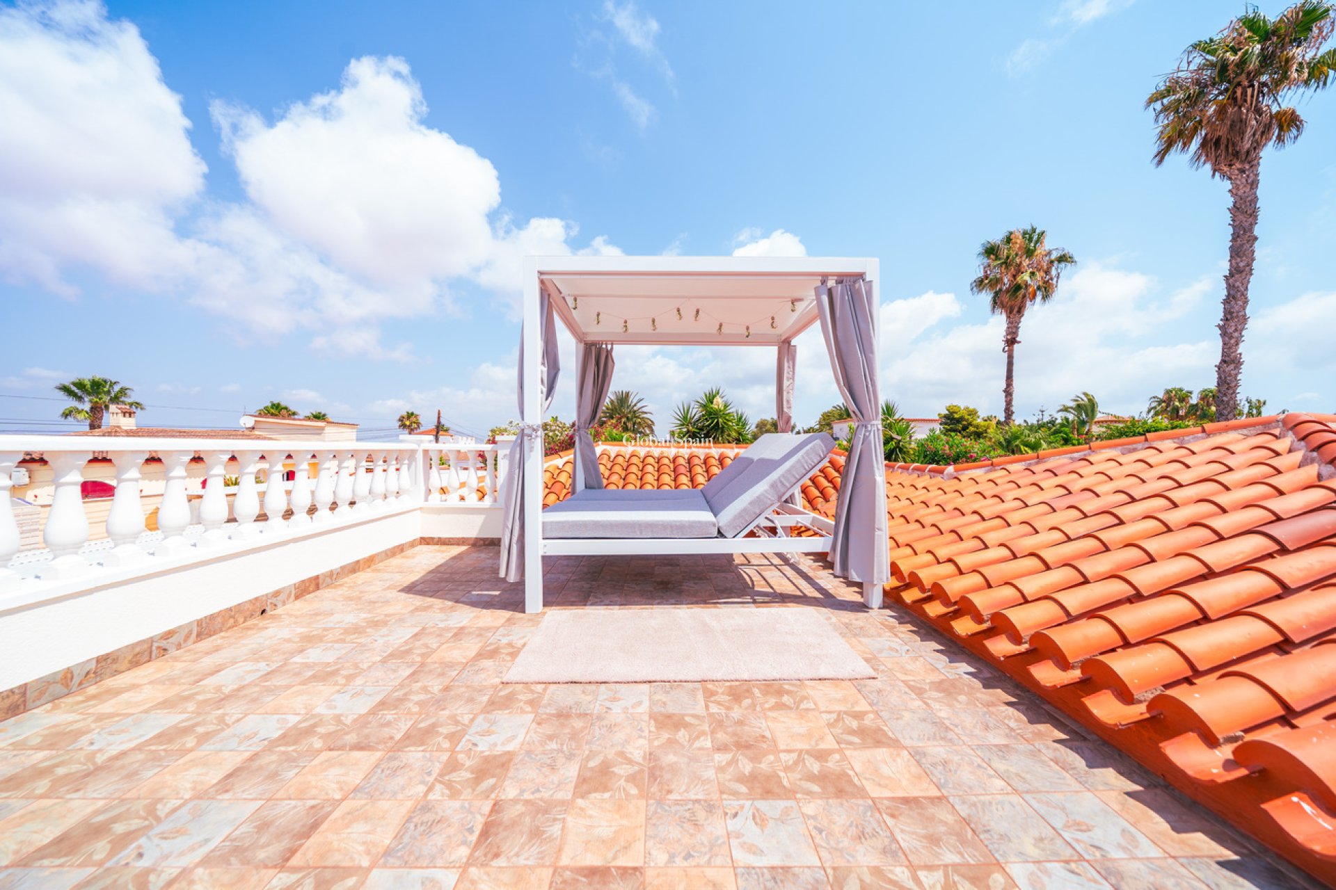 Odsprzedaż - WILLA  -
TORREVIEJA - 