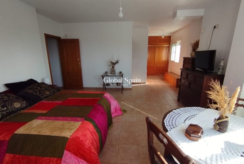 Odsprzedaż - WILLA  -
TORREVIEJA - 