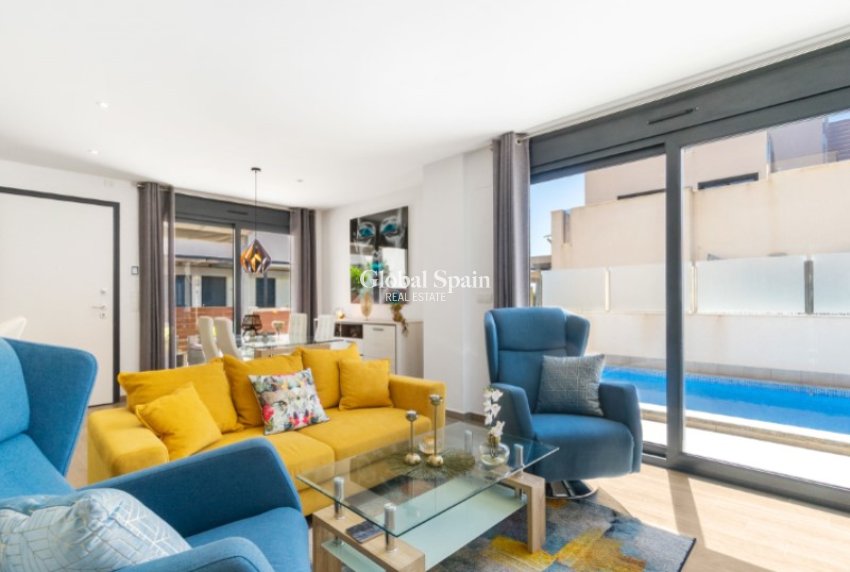 Odsprzedaż - WILLA  -
TORREVIEJA - 