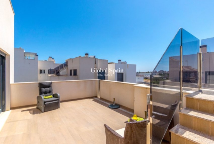 Odsprzedaż - WILLA  -
TORREVIEJA - 