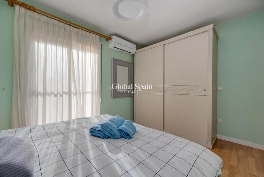 Odsprzedaż - WILLA  -
TORREVIEJA - 