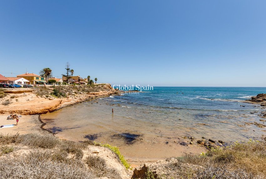 Odsprzedaż - WILLA  -
TORREVIEJA - 