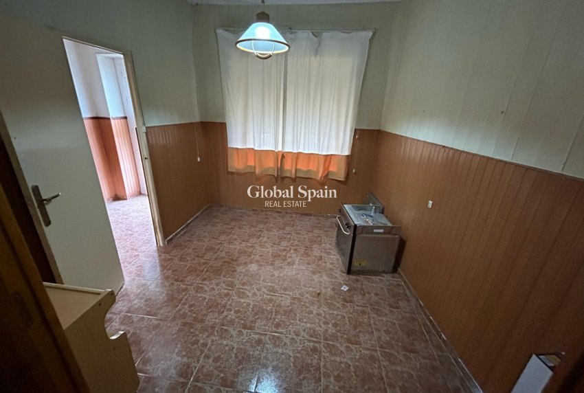 Odsprzedaż - WILLA  -
TORREVIEJA - 