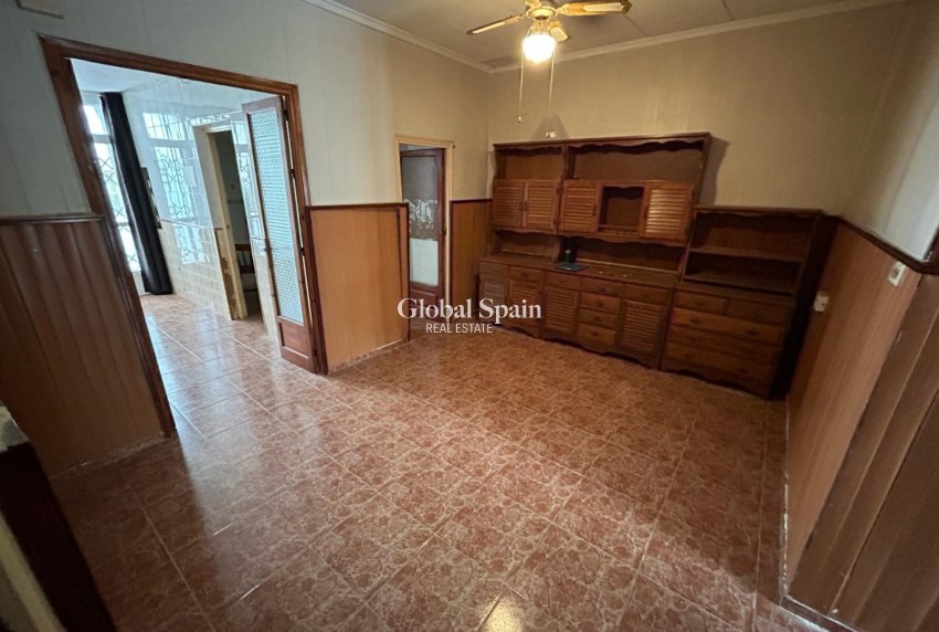 Odsprzedaż - WILLA  -
TORREVIEJA - 