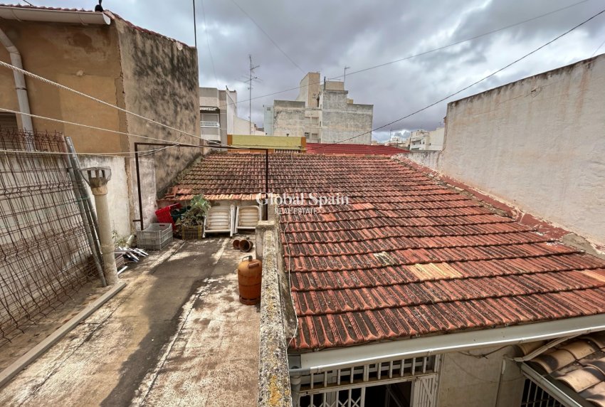 Odsprzedaż - WILLA  -
TORREVIEJA - 