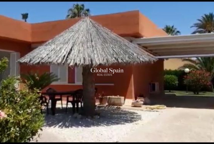 Odsprzedaż - WILLA  -
TORREVIEJA - 