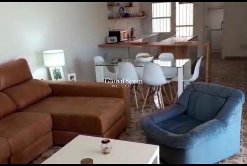 Odsprzedaż - WILLA  -
TORREVIEJA - 