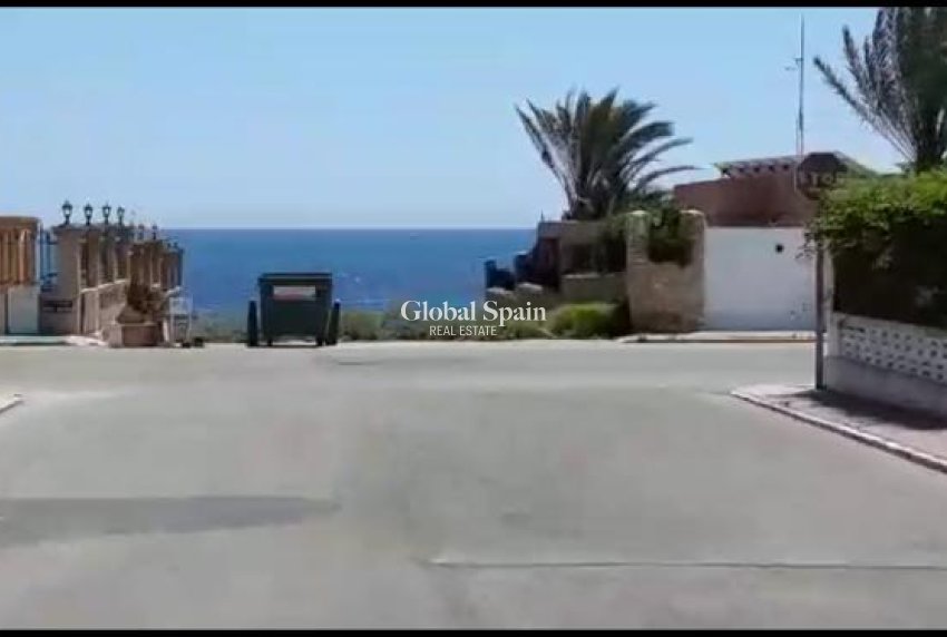 Odsprzedaż - WILLA  -
TORREVIEJA - 