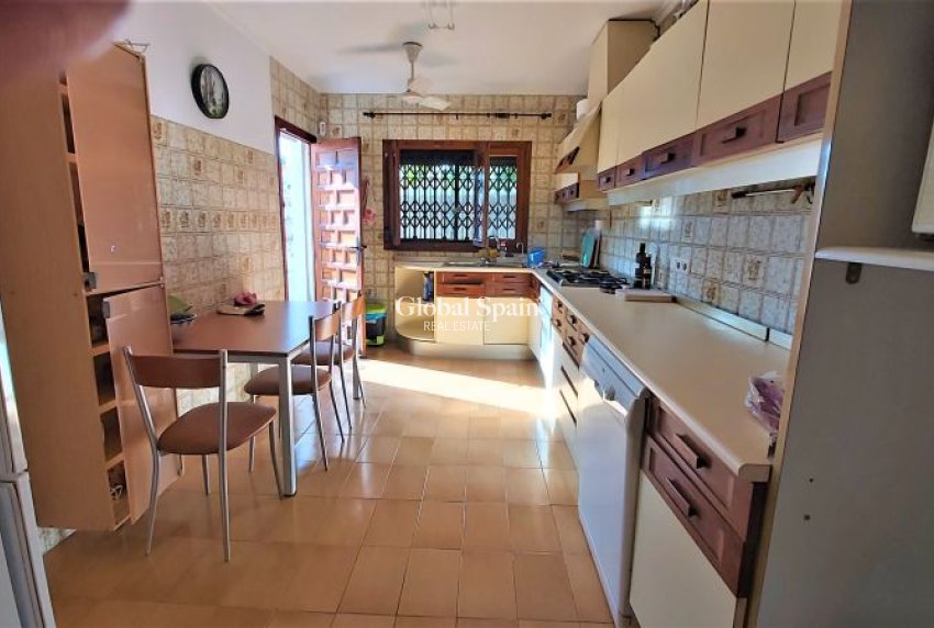 Odsprzedaż - WILLA  -
TORREVIEJA - 