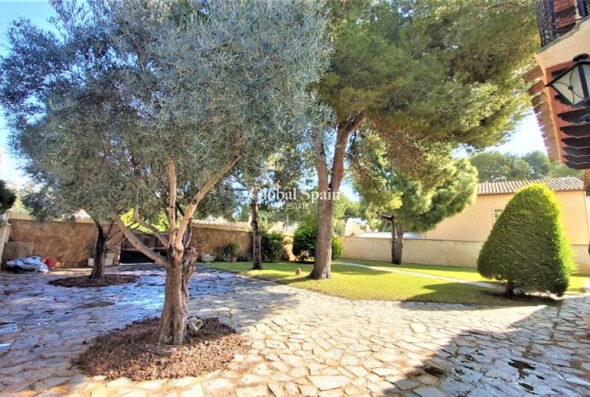 Odsprzedaż - WILLA  -
TORREVIEJA - 