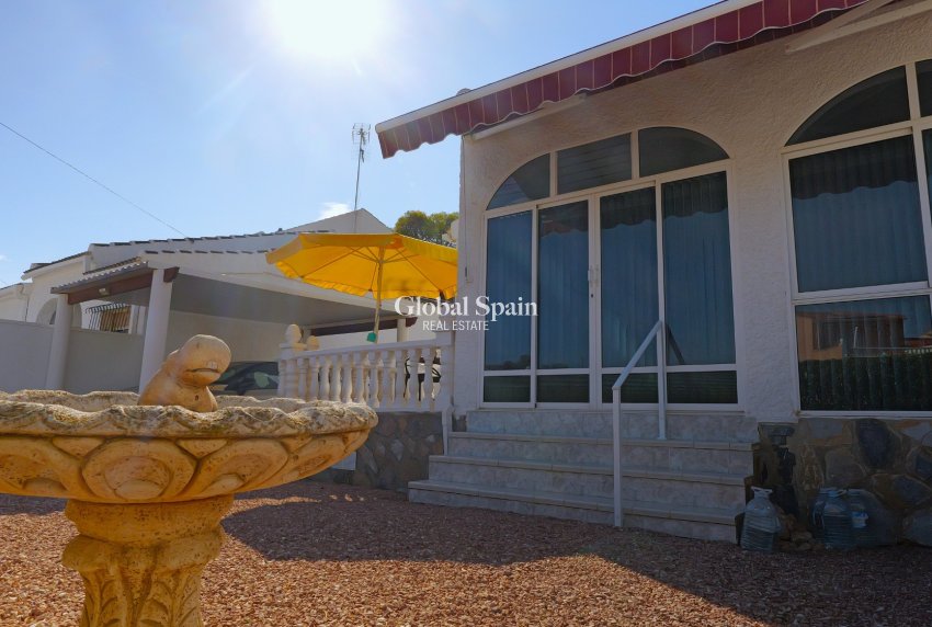 Odsprzedaż - WILLA  -
TORREVIEJA - 