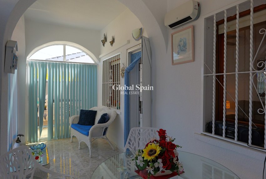 Odsprzedaż - WILLA  -
TORREVIEJA - 