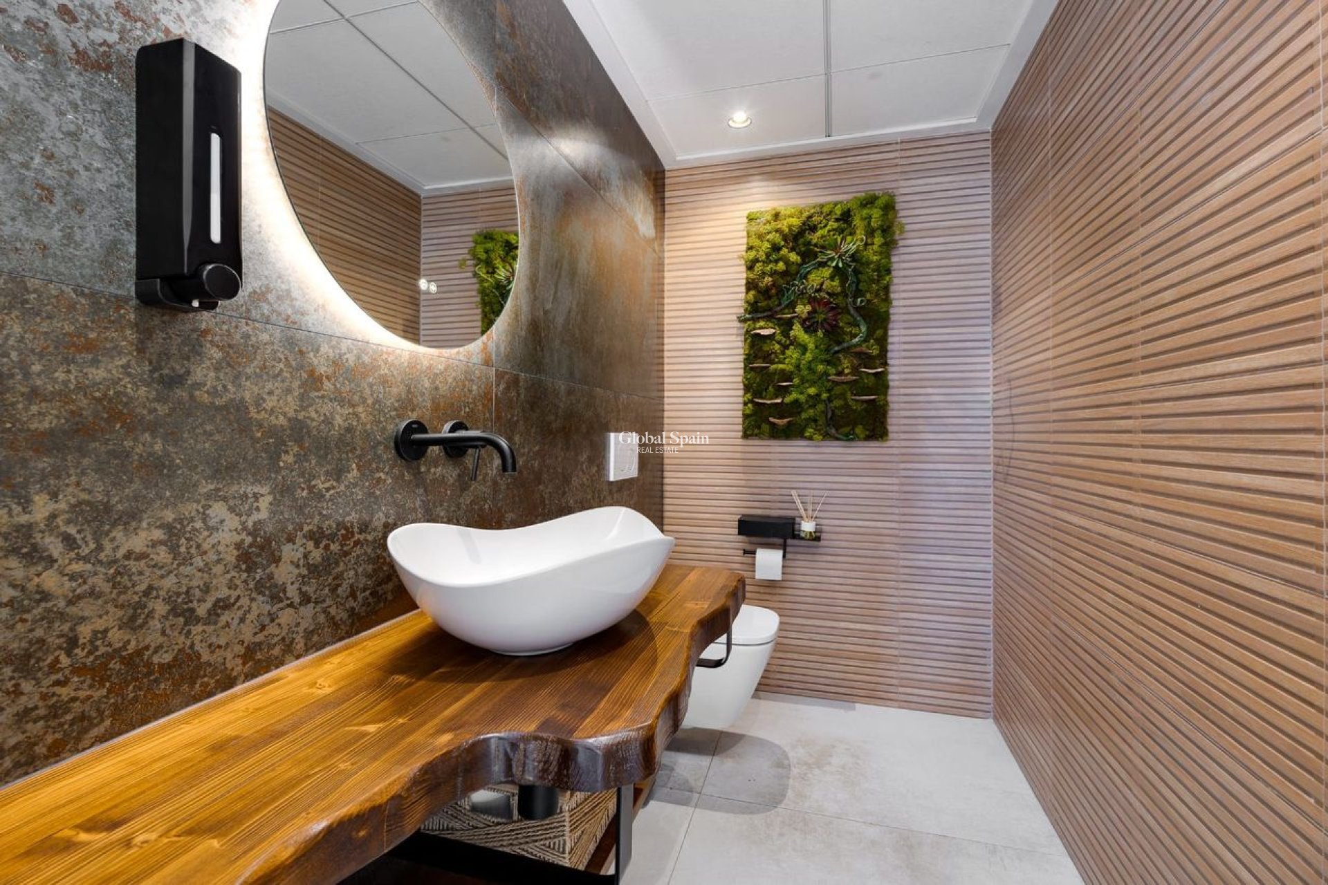 Odsprzedaż - WILLA  -
TORREVIEJA - 