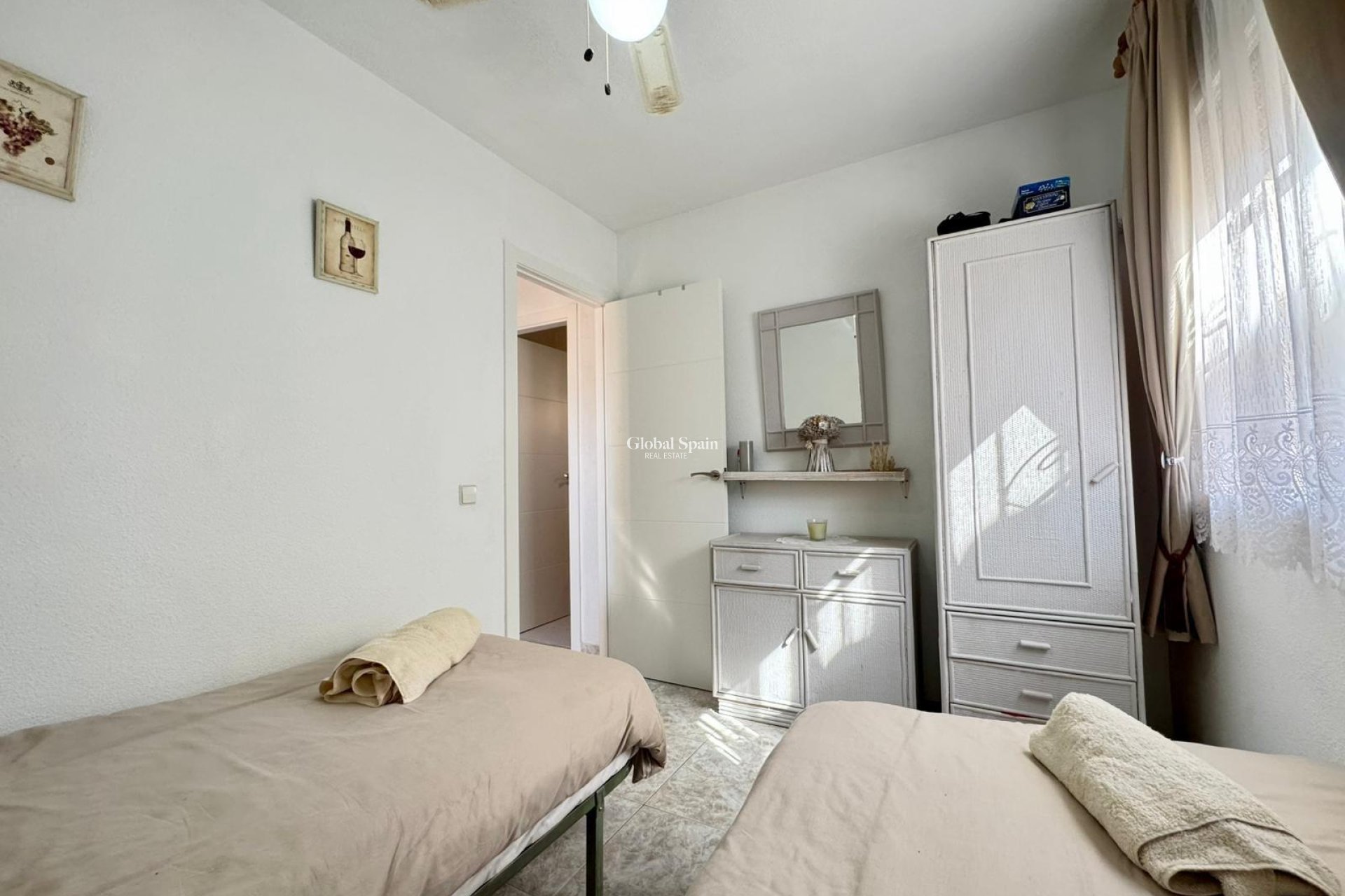 Odsprzedaż - WILLA  -
TORREVIEJA - 