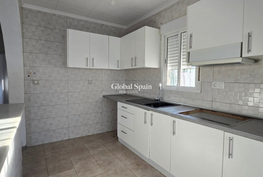 Odsprzedaż - WILLA  -
TORREVIEJA - 