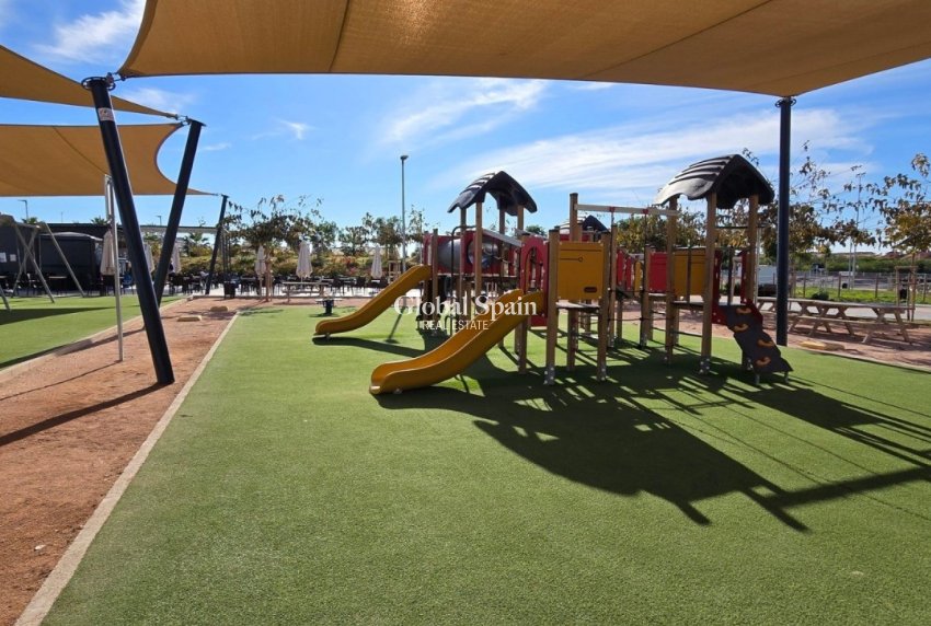 Odsprzedaż - WILLA  -
TORREVIEJA - 