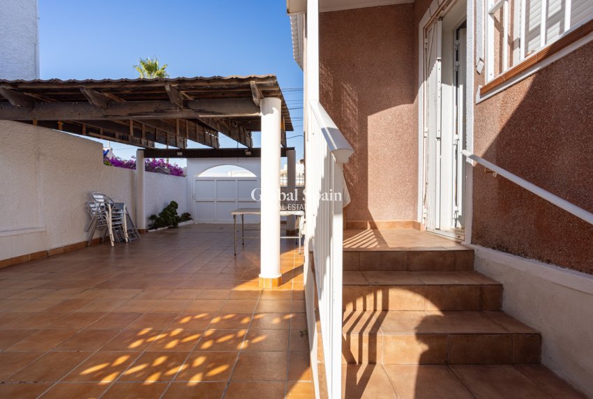 Odsprzedaż - WILLA  -
TORREVIEJA - 